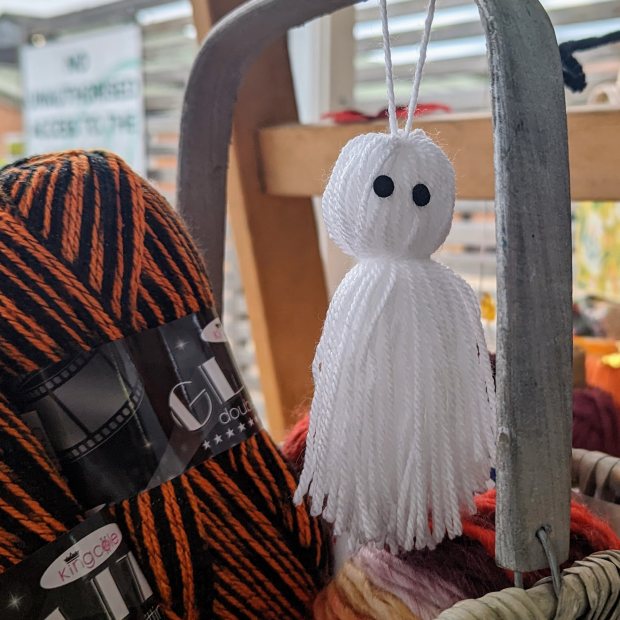 How to Make a Ghost Out of Yarn for Halloween: Step-by-Step Instructions