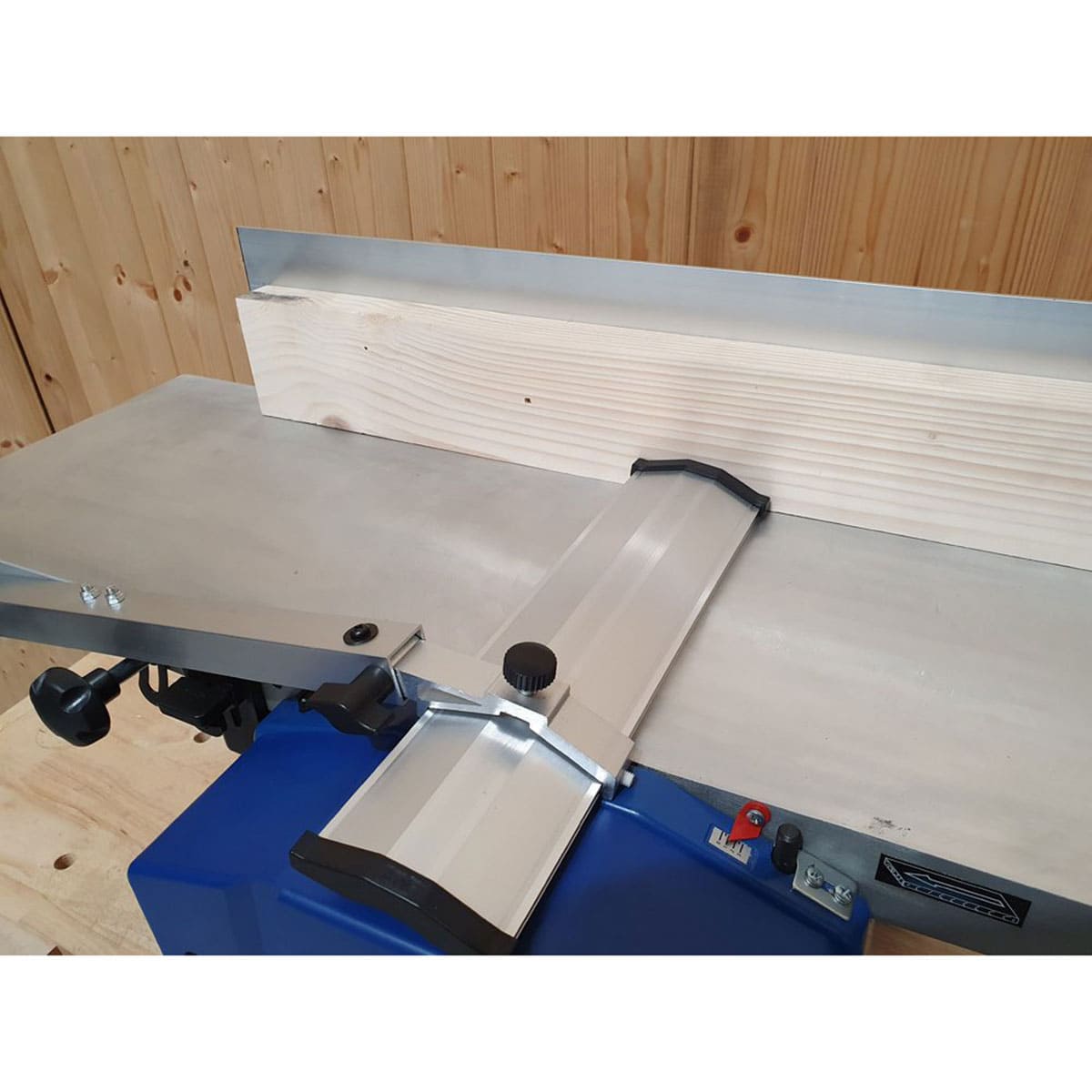 Charnwood 10'' x 5'' Bench Top Planer Thicknesser PT250 - Image 3