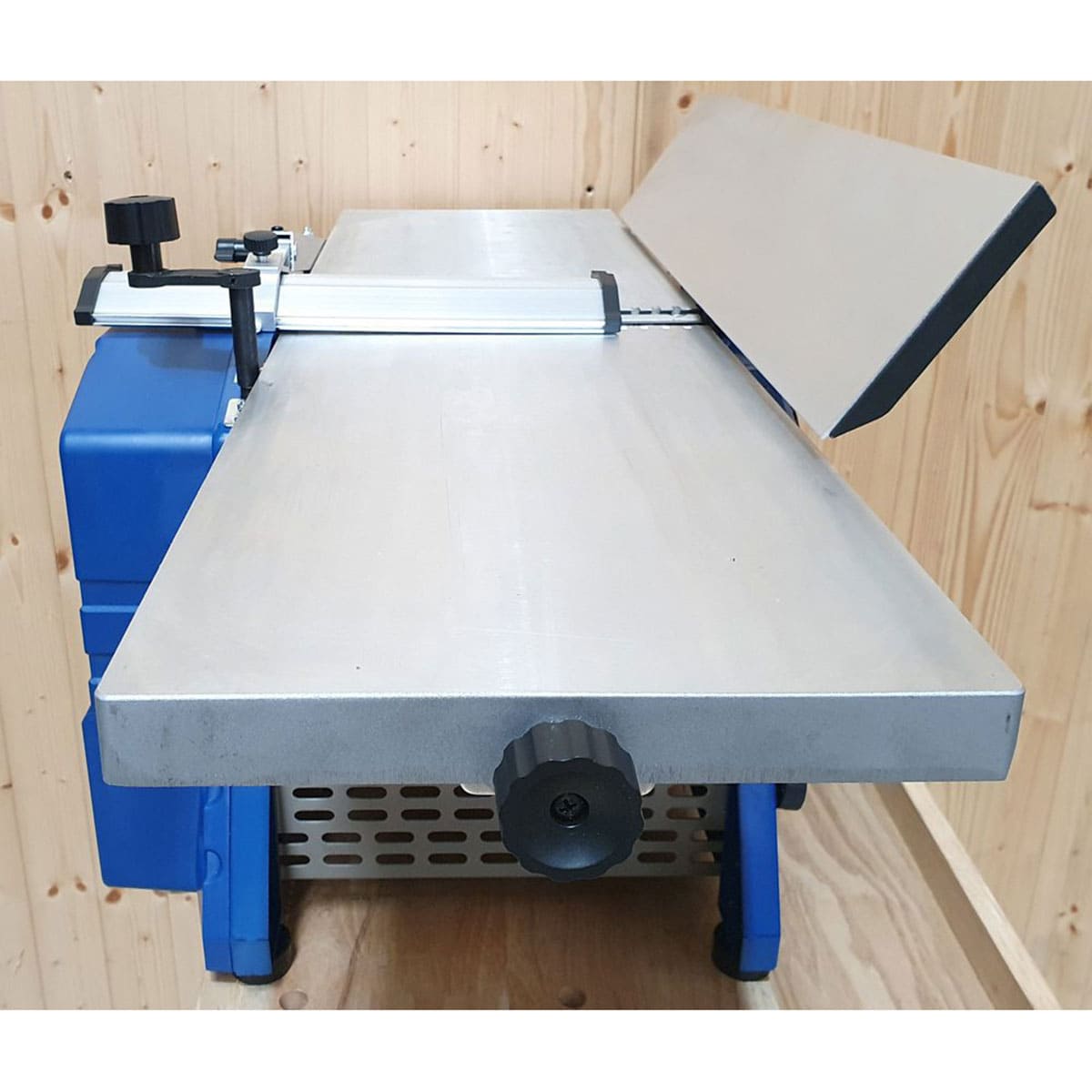 Charnwood 10'' x 5'' Bench Top Planer Thicknesser PT250 - Image 4