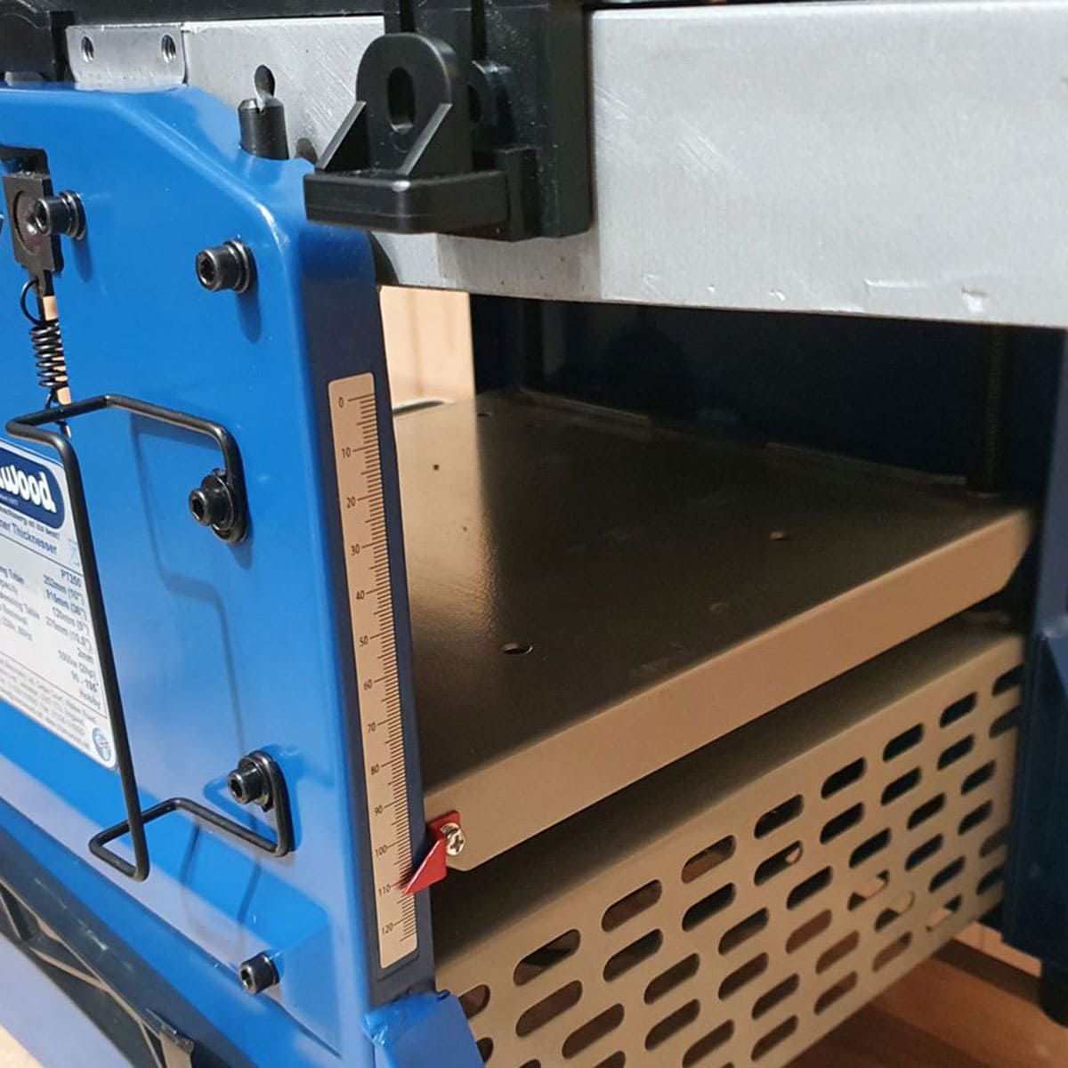 Charnwood 10'' x 5'' Bench Top Planer Thicknesser PT250 - Image 10