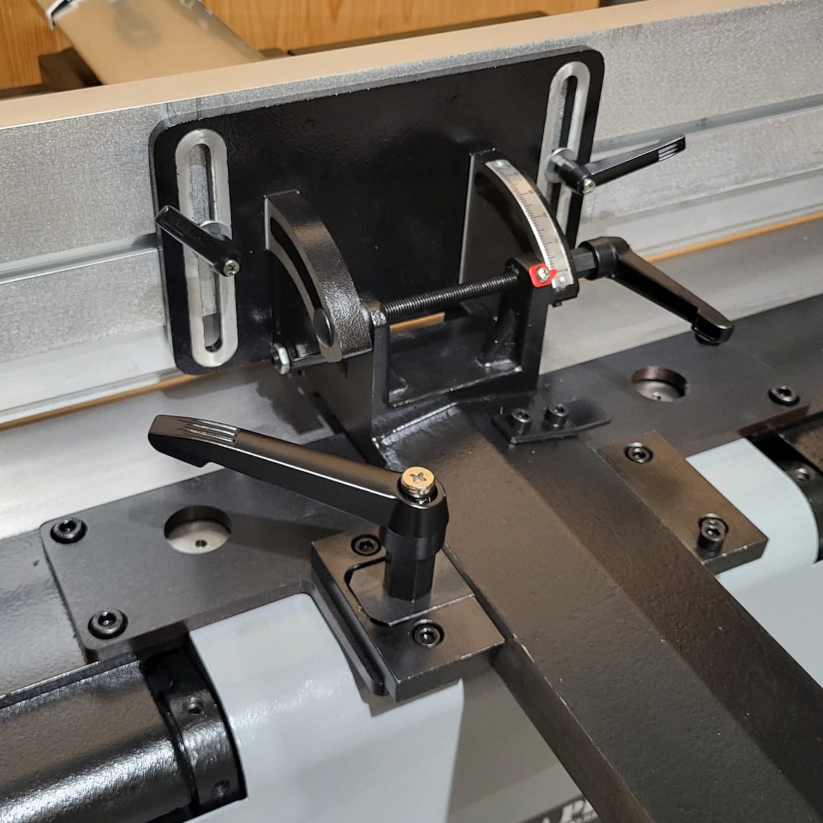 Charnwood Pro 16" x 9" Planer Thicknesser With 72 Carbide Cutters In 4 Spiral Rows - Image 18