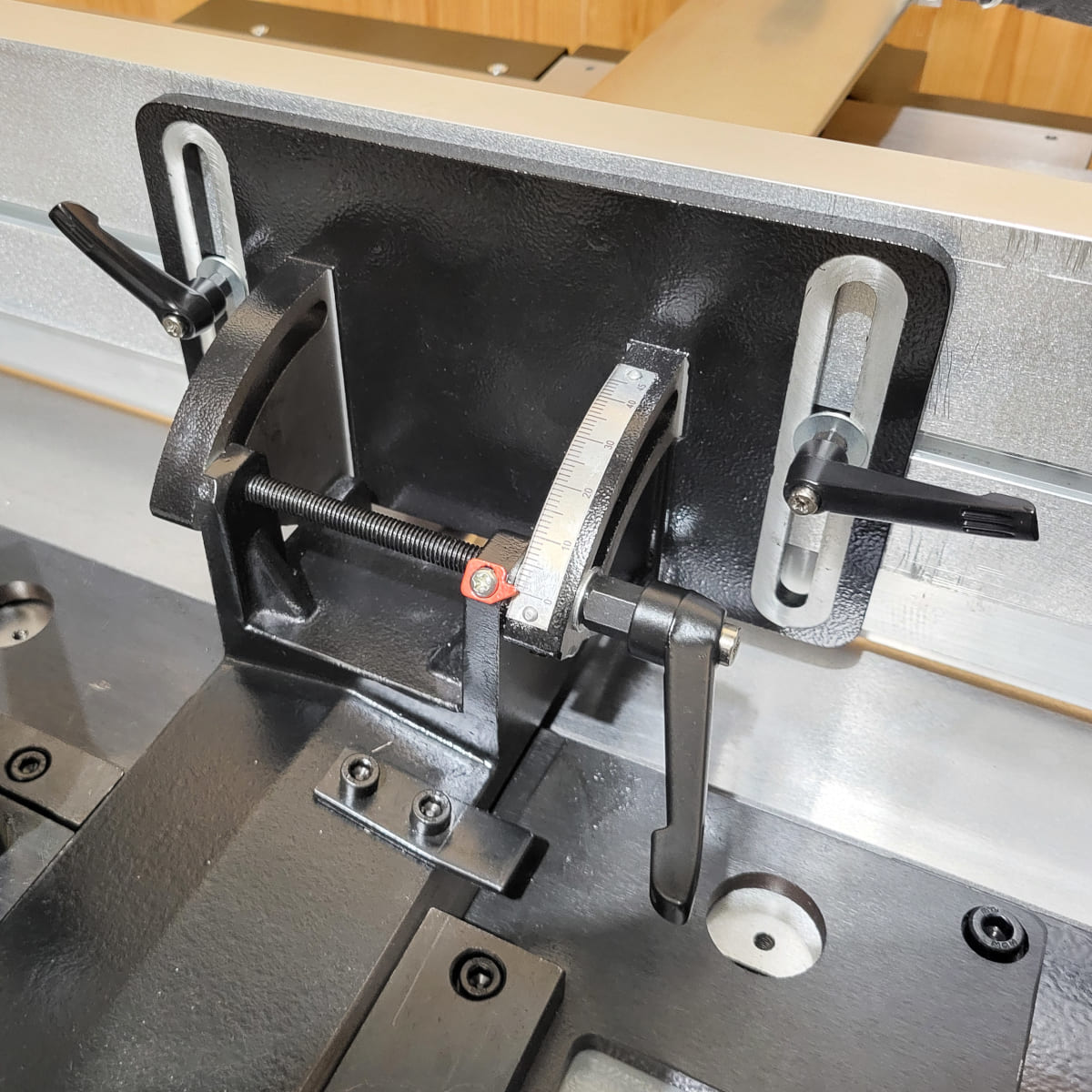 Charnwood Pro 16" x 9" Planer Thicknesser With 72 Carbide Cutters In 4 Spiral Rows - Image 19