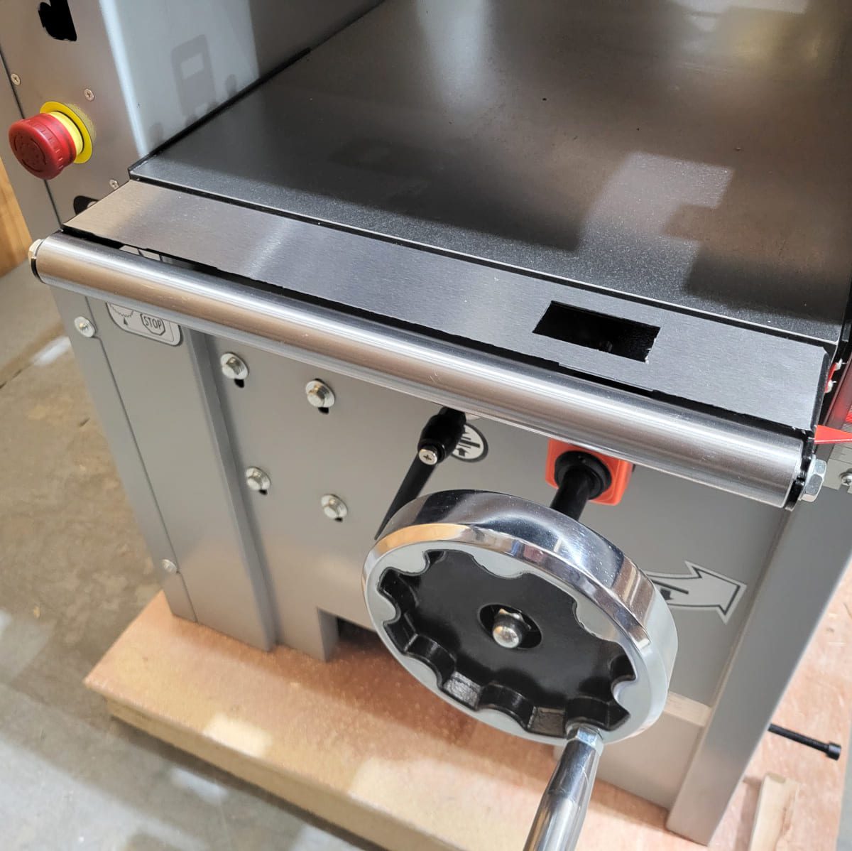 Charnwood Pro 16" x 9" Planer Thicknesser With 72 Carbide Cutters In 4 Spiral Rows - Image 5