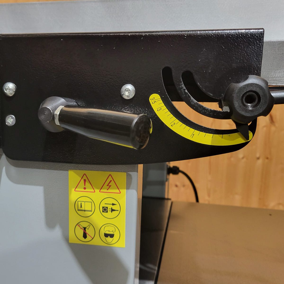 Charnwood Pro 16" x 9" Planer Thicknesser With 72 Carbide Cutters In 4 Spiral Rows - Image 17