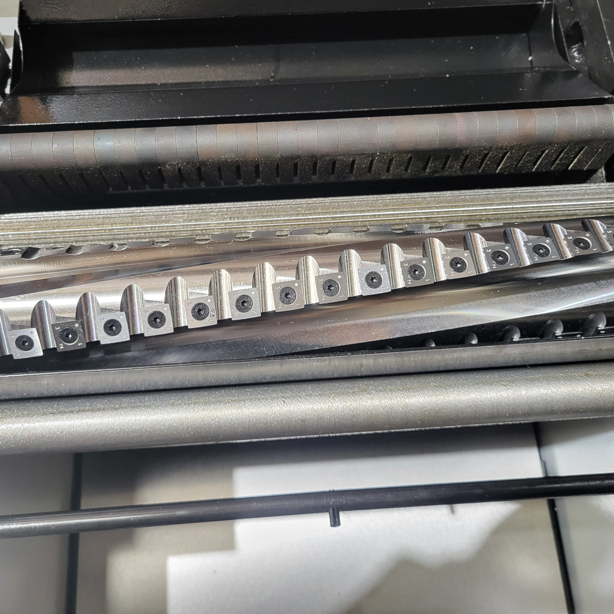 Charnwood Pro 16" x 9" Planer Thicknesser With 72 Carbide Cutters In 4 Spiral Rows - Image 16