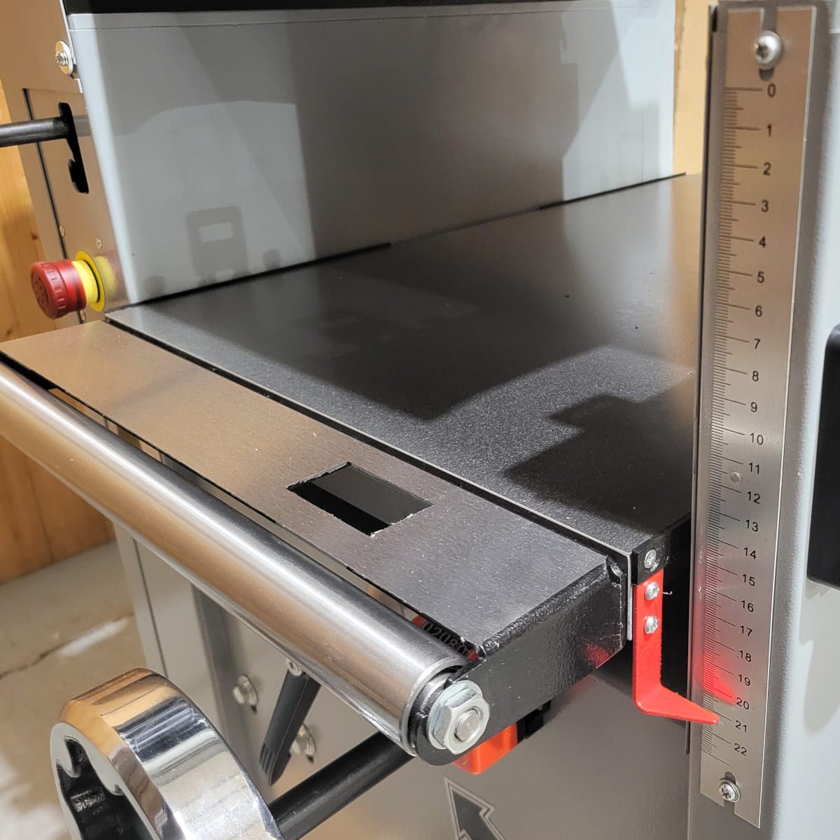 Charnwood Pro 16" x 9" Planer Thicknesser With 72 Carbide Cutters In 4 Spiral Rows - Image 10